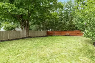 27 Chestnut St, Danvers, MA 01923 - Photo 33