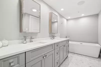 377 W 1st St #3, Boston, MA 02127 - Photo 17