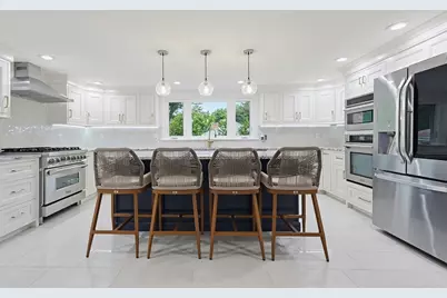32 Falcon St, Worcester, MA 01603 - Photo 9