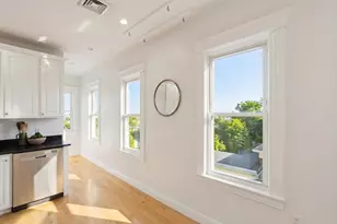 26 Gladstone St, Boston, MA 02128 - Photo 19