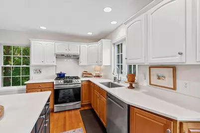2 Ture Ln, Holbrook, MA 02343 - Photo 9