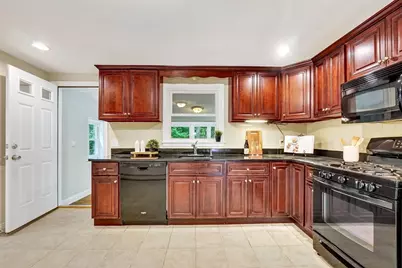 10 Glenridge Dr, Bedford, MA 01730 - Photo 9