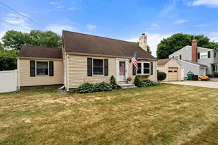 25 Wilson St, Beverly, MA 01915 - Photo 5