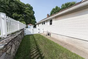 2 Hyatt St, Worcester, MA 01603 - Photo 37