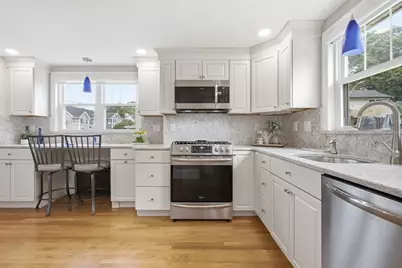 29 Park St, Melrose, MA 02176 - Photo 9