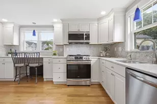 29 Park St, Melrose, MA 02176 - Photo 9