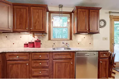 7 Joan St, Pepperell, MA 01463 - Photo 3