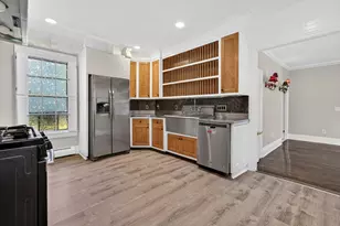 12 Crown St, Worcester, MA 01609 - Photo 13