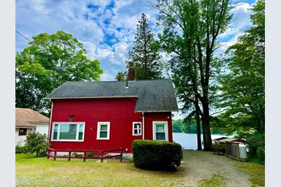 8 Union Rd, Wales, MA 01081 - Photo 1