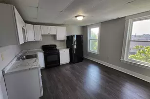 205 School St, Lowell, MA 01854 - Photo 5