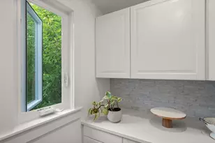 7 Russell St, Cambridge, MA 02140 - Photo 9