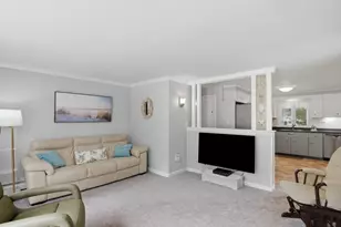 15 Thurston Pl, Fitchburg, MA 01420 - Photo 5