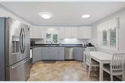 15 Thurston Place, Fitchburg, MA 01420 - Photo 9