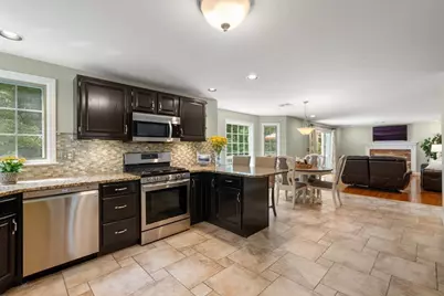 27 Lancashire Dr, Mansfield, MA 02048 - Photo 3
