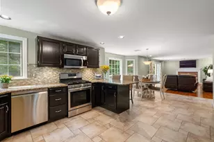 27 Lancashire Dr, Mansfield, MA 02048 - Photo 3
