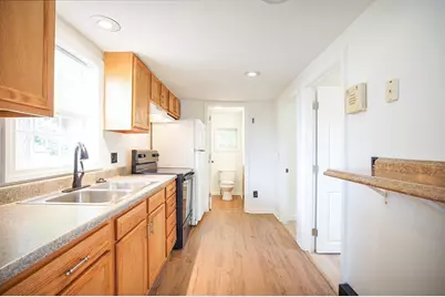 215 Eddy St, Springfield, MA 01104 - Photo 5