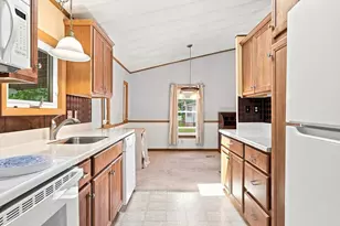 27 Castle Rd, Attleboro, MA 02703 - Photo 13