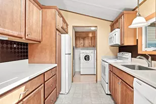27 Castle Rd, Attleboro, MA 02703 - Photo 11