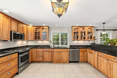 11 Woodbury Ct, Salem, MA 01970 - Photo 9