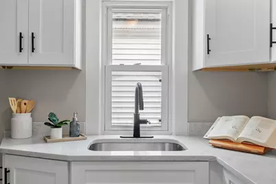 20 Carolyn St, Lowell, MA 01850 - Photo 9