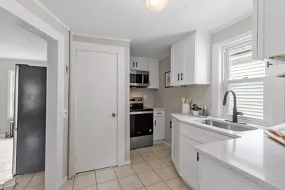 20 Carolyn St, Lowell, MA 01850 - Photo 7