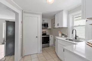 20 Carolyn St, Lowell, MA 01850 - Photo 7
