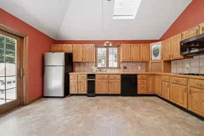 7 Hingston St, Peabody, MA 01960 - Photo 7