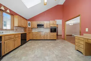 7 Hingston St, Peabody, MA 01960 - Photo 5