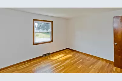 11 Mountainview St, Chicopee, MA 01020 - Photo 17
