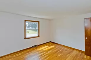 11 Mountainview St, Chicopee, MA 01020 - Photo 17