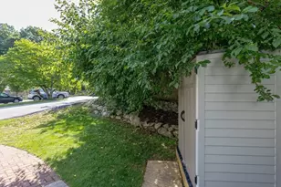 28 Beecher Pl, Newton, MA 02459 - Photo 31