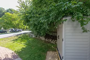 28 Beecher Pl, Newton, MA 02459 - Photo 31