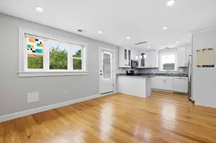 28 Beecher Pl, Newton, MA 02459 - Photo 9