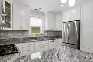 28 Beecher Pl, Newton, MA 02459 - Photo 7