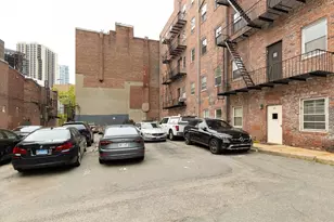 17 Bowdoin St, Boston, MA 02114 - Photo 11