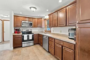 25 Mockingbird Ln, Maynard, MA 01754 - Photo 11