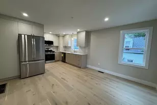 562 Gorham St, Lowell, MA 01852 - Photo 9