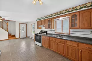 31 Oregon St, Fall River, MA 02720 - Photo 9