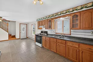 31 Oregon St, Fall River, MA 02720 - Photo 9