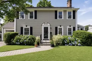32 Grosvenor Rd, Waltham, MA 02453 - Photo 1