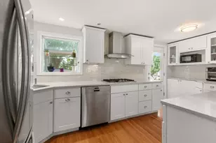 32 Grosvenor Rd, Waltham, MA 02453 - Photo 7