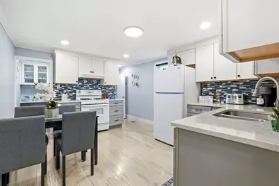 30 Woodlawn St, Everett, MA 02149 - Photo 5