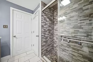 1582 Varnum Ave, Lowell, MA 01854 - Photo 17