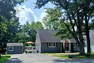 1582 Varnum Ave, Lowell, MA 01854 - Photo 3