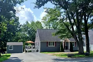 1582 Varnum Ave, Lowell, MA 01854 - Photo 3