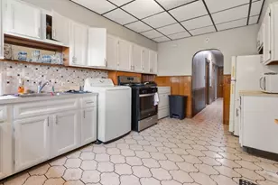 592 E 3rd St, Boston, MA 02127 - Photo 5