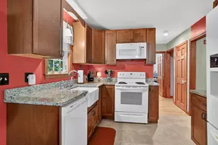 77 Ridge Rd, Marlborough, MA 01752 - Photo 5
