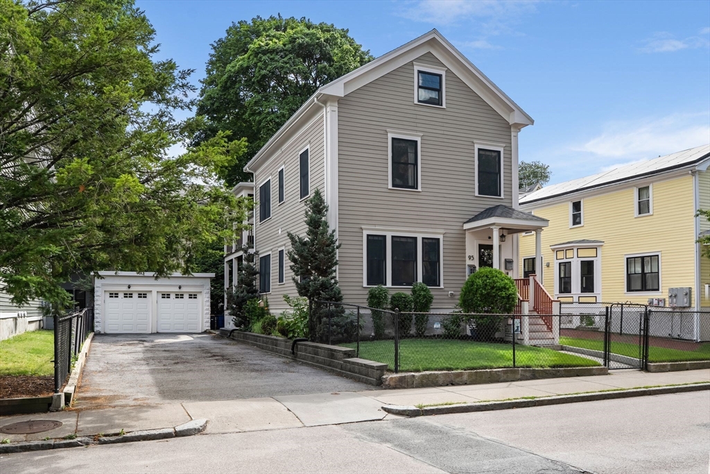 95 Green St #2, Jamaica Plain