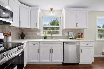 31 Kellogg Ave, Agawam, MA 01030 - Photo 7