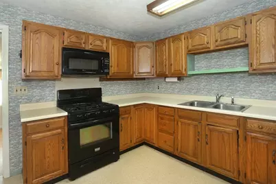 33 Johnson St, Newburyport, MA 01950 - Photo 5